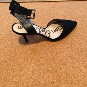 Sam Edelmen  black shoe with fur toe sz 10.